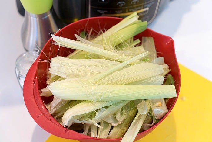 what to do with corn husks