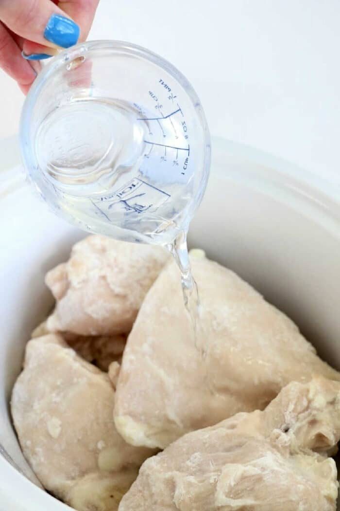 How to Boil Frozen Chicken for Dogs