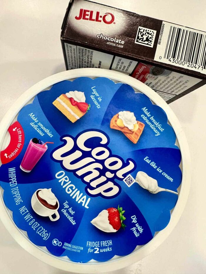 Instant pudding frosting: creamy and easy-to-make topping for cakes and desserts