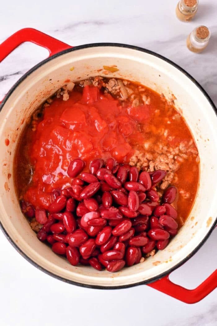 Chili-in-Dutch-Oven