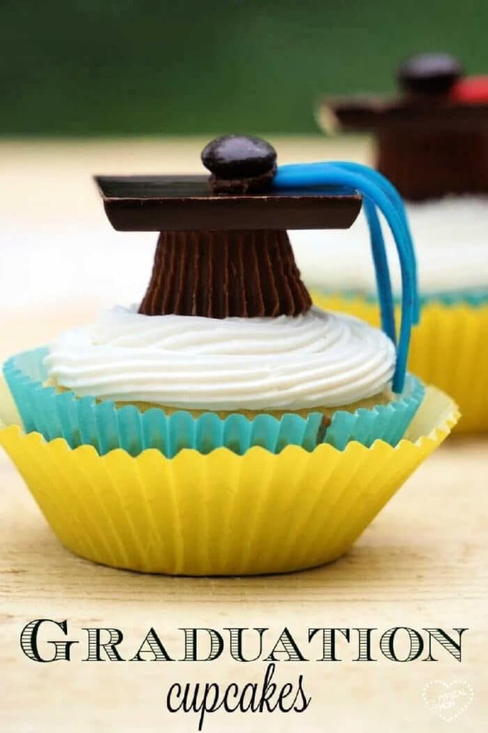 The-cutest-graduation-cupcakes-ever-Youve-got-to-make-these-Use-their-school-colors-and-theyre-such-cute-cupcakes