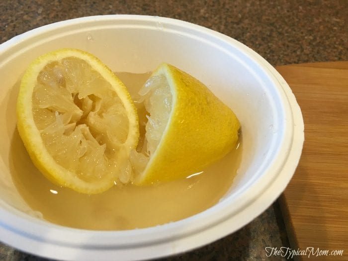 How to clean your microwave naturally