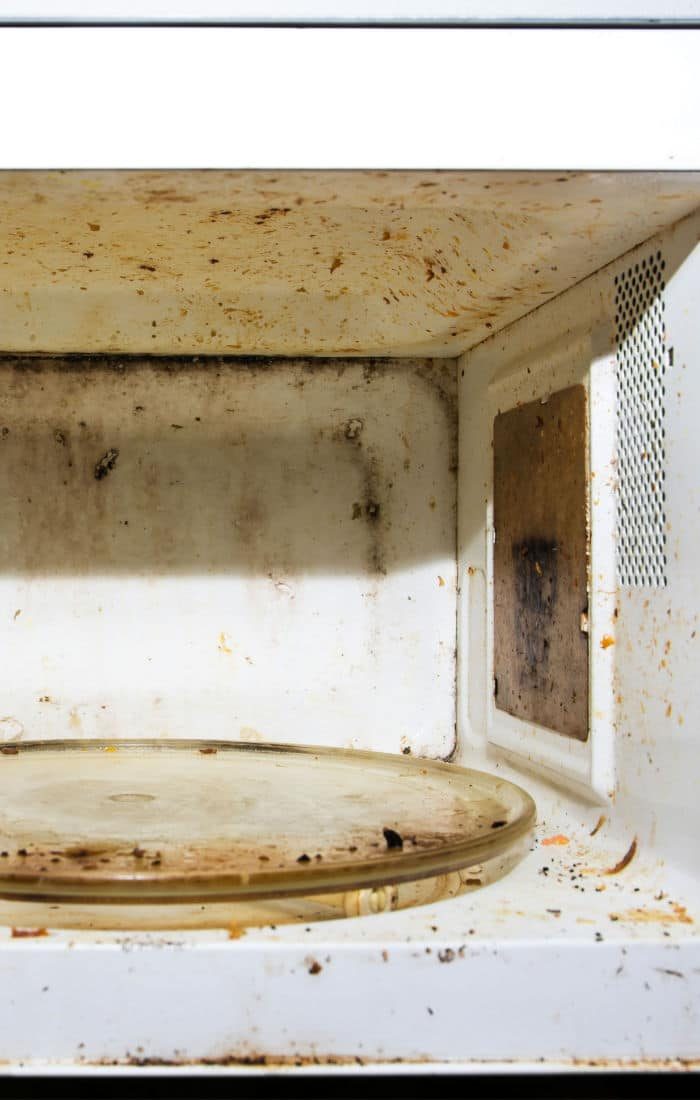How to Clean Your Microwave with Lemon