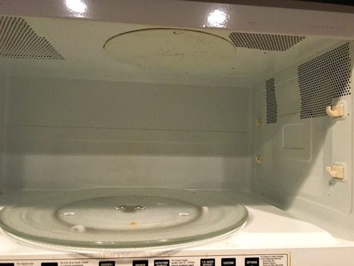 How to clean your microwave naturally