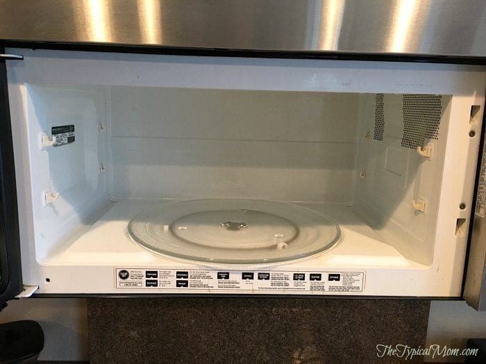 How to clean your microwave naturally.