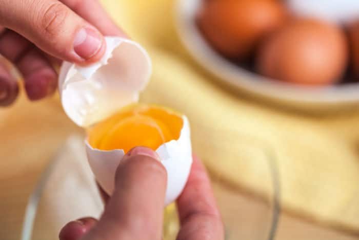 separating an egg