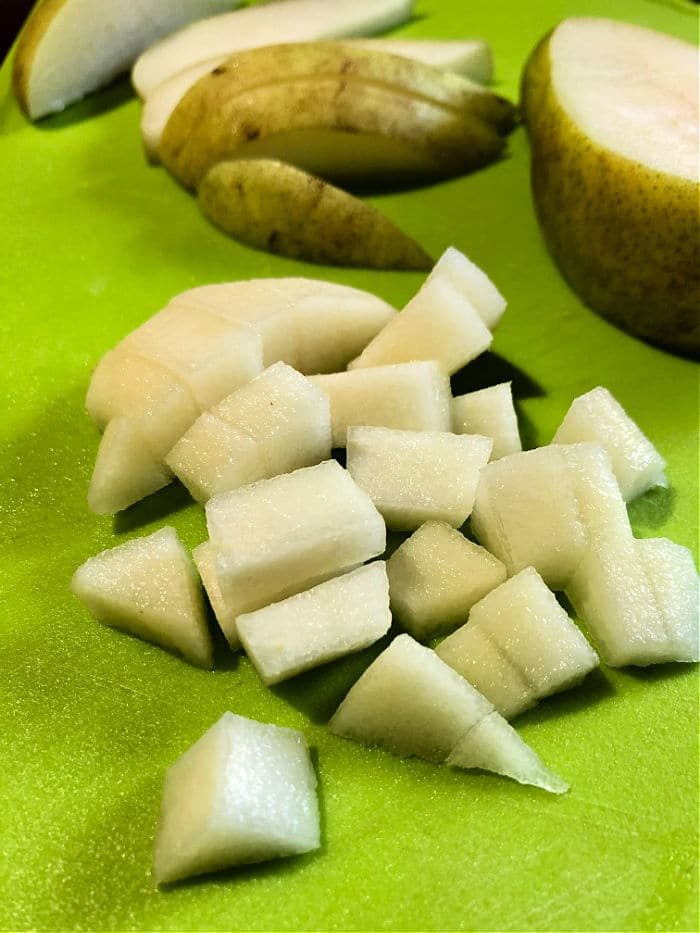 How to cut up a pear