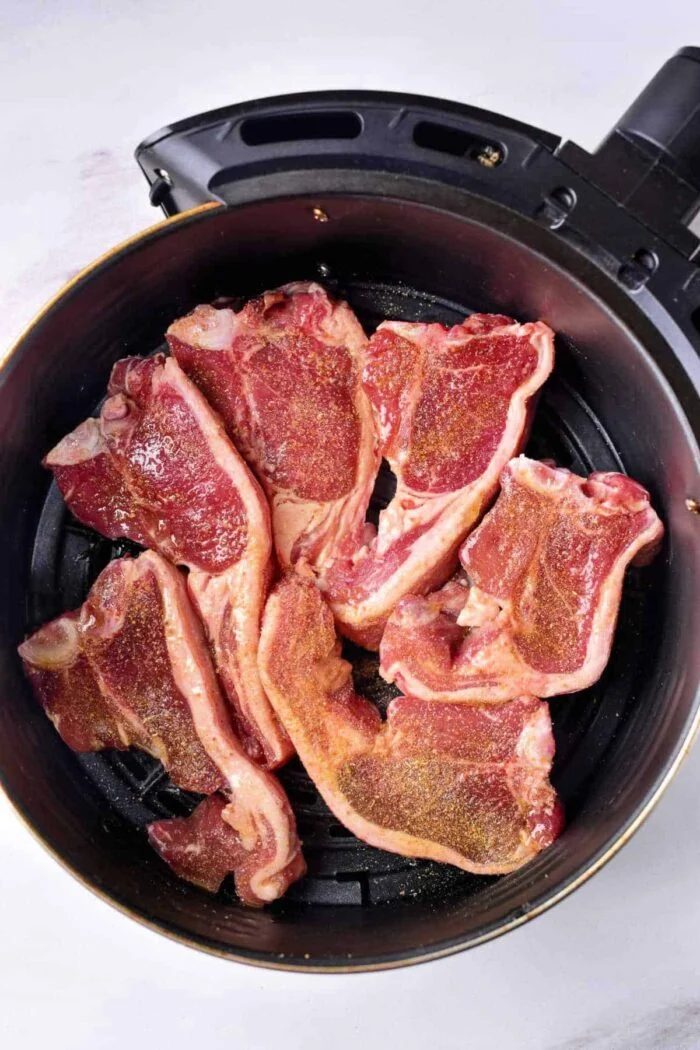 Ninja Foodi lamb chops, perfectly cooked and ready to serve, presented on a plate