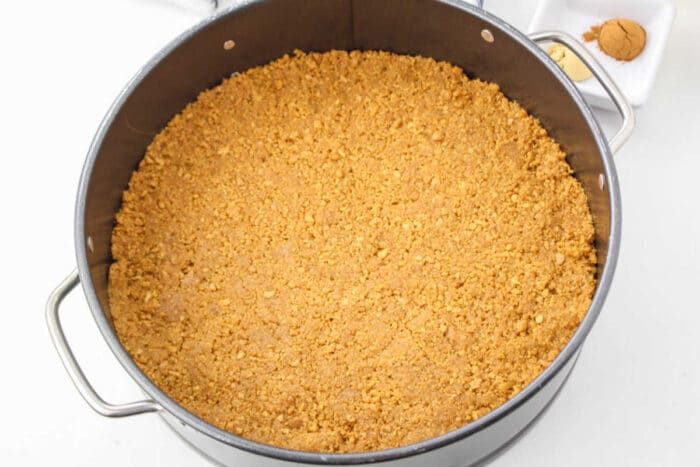 Cheesecake with Gingerbread Crust