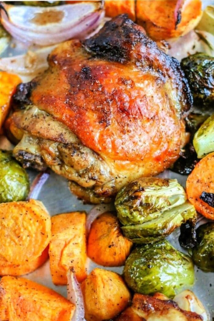 one pan chicken thighs and vegetables