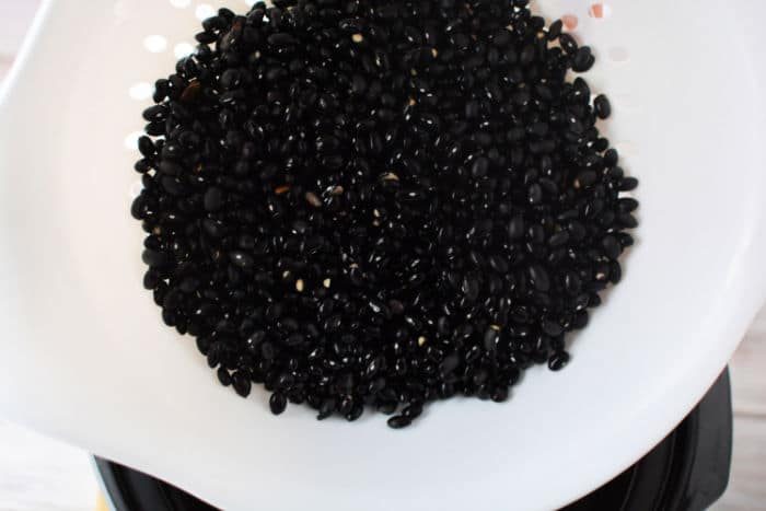 dry black beans in slow cooker