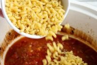 Easy No-Bean Crockpot Chili Mac
