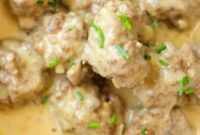 Velvety Sour Cream Sauce for Swedish Meatballs