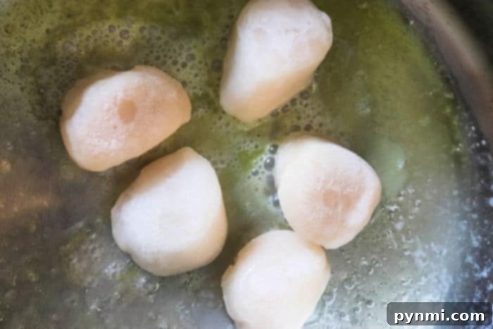 Cooking Frozen Scallops to Perfection 5 Close-up of perfectly cooked frozen scallops, illustrating the ideal doneness.