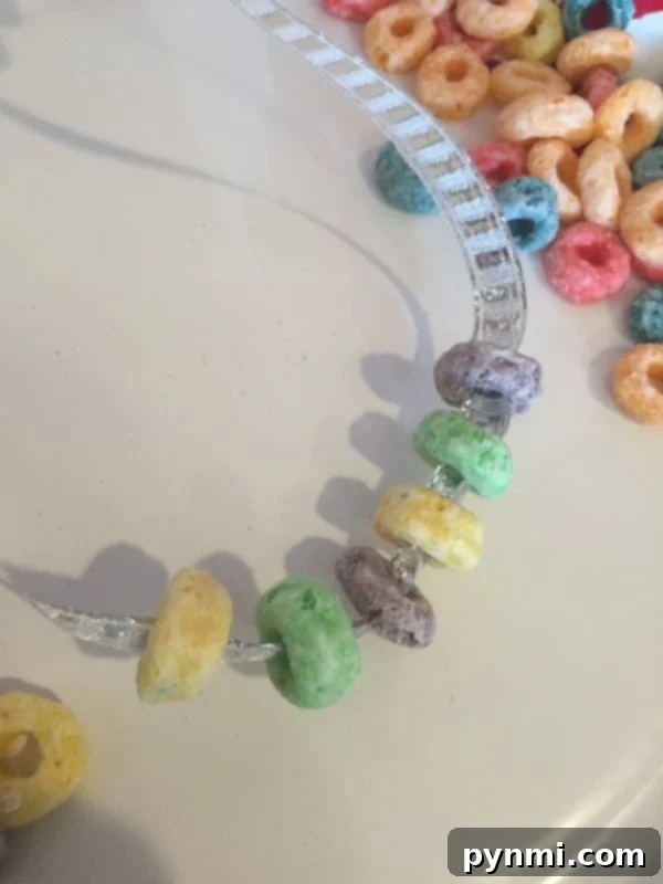 Mardi Gras crafts for kids that are easy and inexpensive to do using cereal! I also have a great dessert, King cupcakes, you can make with your kids. mardi gras crafts for preschoolers - making a cereal necklace