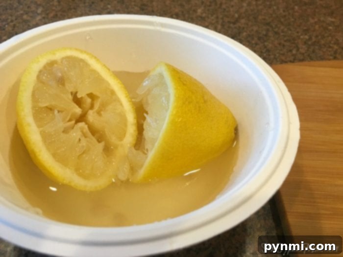 Sparkling Microwave, Lemon Fresh 3 Bowl with lemon slices and water, ready to be placed in the microwave for cleaning.