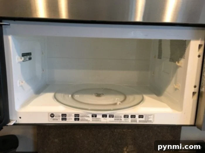 Sparkling Microwave, Lemon Fresh 6 Clean microwave interior after using the natural lemon and water steam cleaning method.