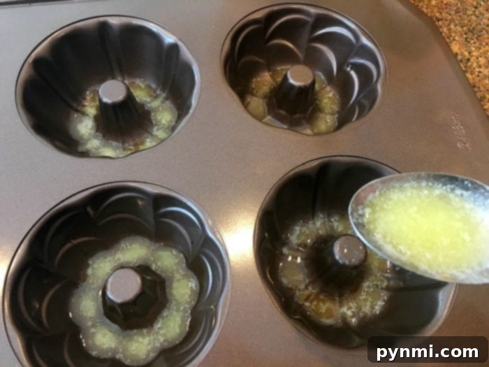 Bread pudding bundts