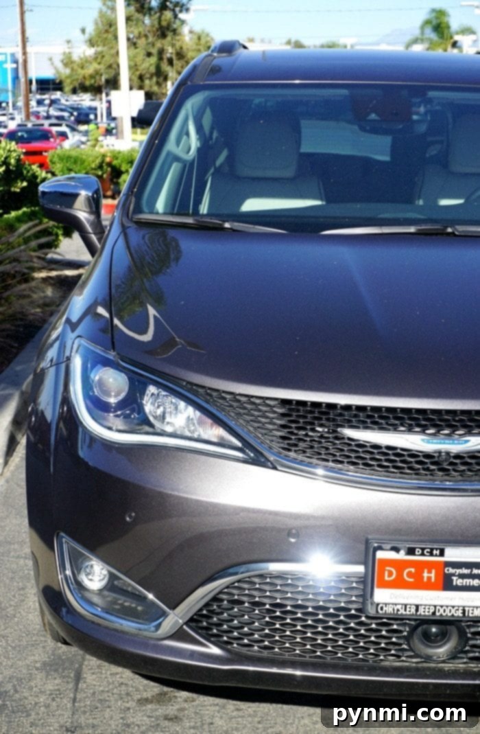 Chrysler Pacifica 2017 interior view