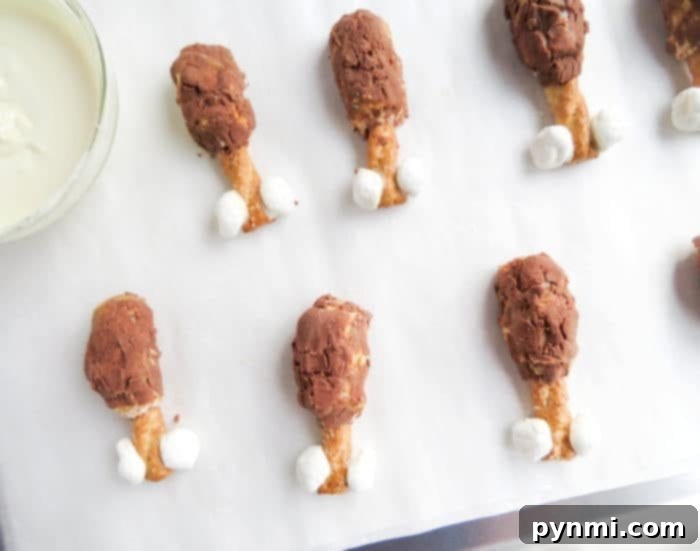 Snickers turkey drumsticks are so fun to make at Thanksgiving! Perfect edible Thanksgiving craft for kids or just make to serve as dessert. #thanksgiving #dessert #treat #drumsticks #legs #turkey #snickers #candy Thanksgiving dessert spread with turkey leg treats