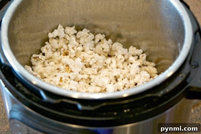 How to make Instant Pot popcorn that tastes great and is ready in just 5 minutes!! Easy to do and tastes WAY better than microwave popcorn. instant pot recipes