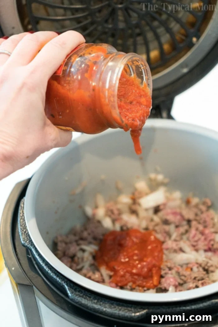 Instant Pot spaghetti in 10 minutes! #instantpotspaghetti #instantpot #spaghetti #pasta how to make pressure cooker spaghetti