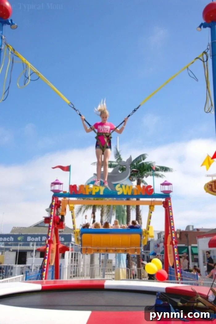 Scenic view of Balboa Fun Zone with the pier and ocean