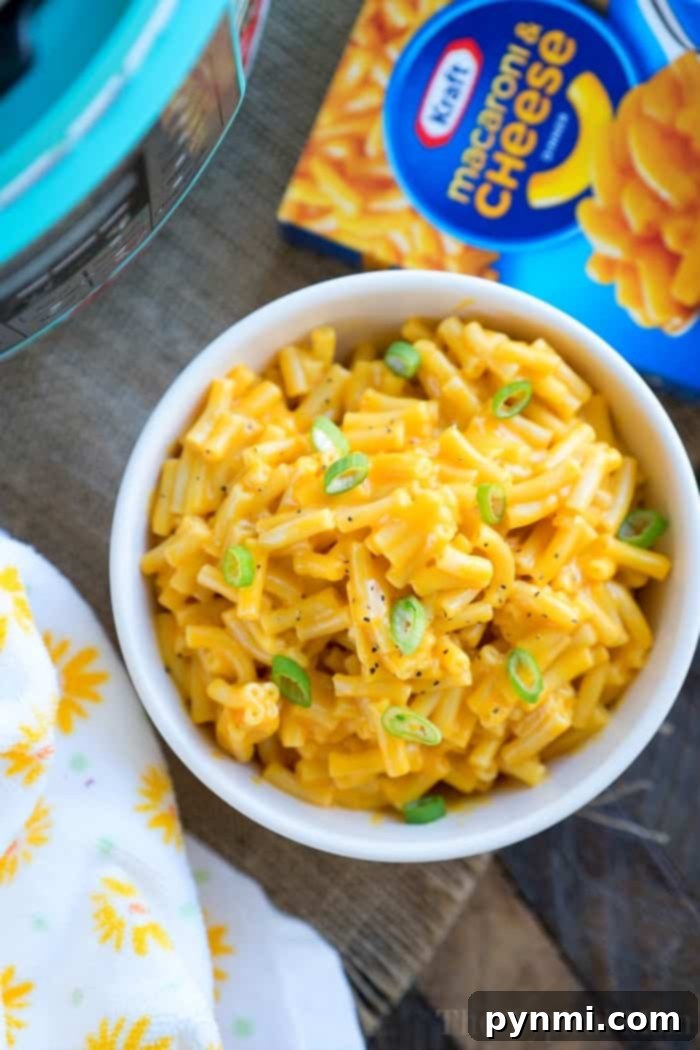macaroni cheese kraft - a bowl of creamy mac and cheese