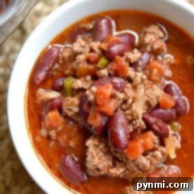 A quick and delicious 5-ingredient instant pot recipe: a bowl of chili with ground beef, kidney beans, tomatoes, and green peppers.