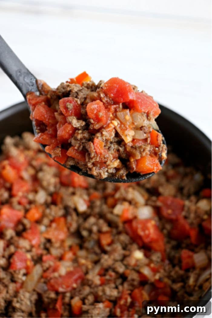 ground beef mix - A display of different types of ground beef, including grass-fed and organic options.