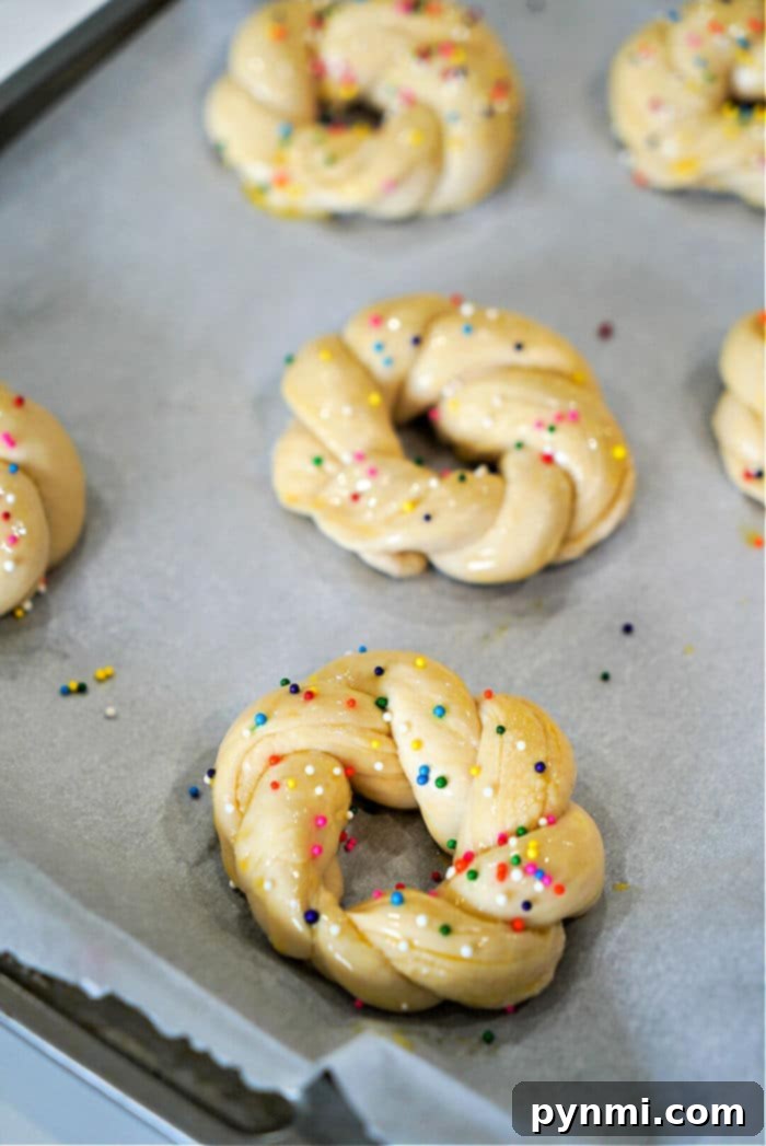 Golden Easter Egg Brioche 10 Easy Easter Bread Rolls