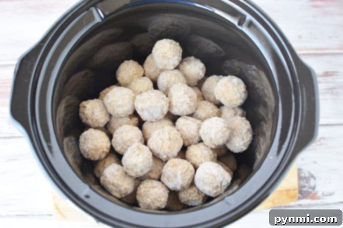 Velvety Sour Cream Sauce for Swedish Meatballs 3 slow cooker meatballs