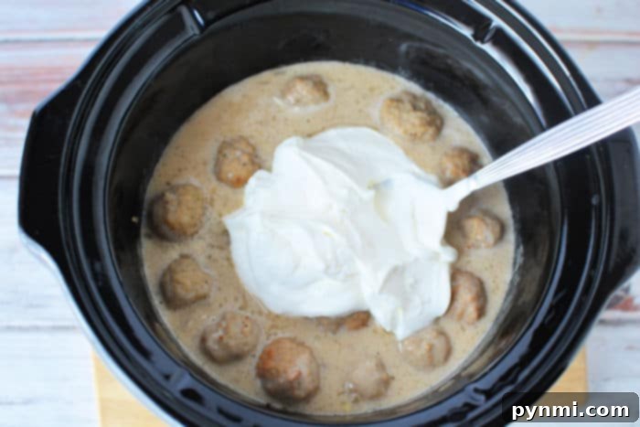 Velvety Sour Cream Sauce for Swedish Meatballs 5 swedish meatballs sauce with frozen meatballs